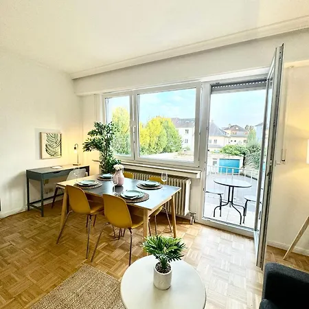 Sunny Terrace 1Br Apartment Appartement *
